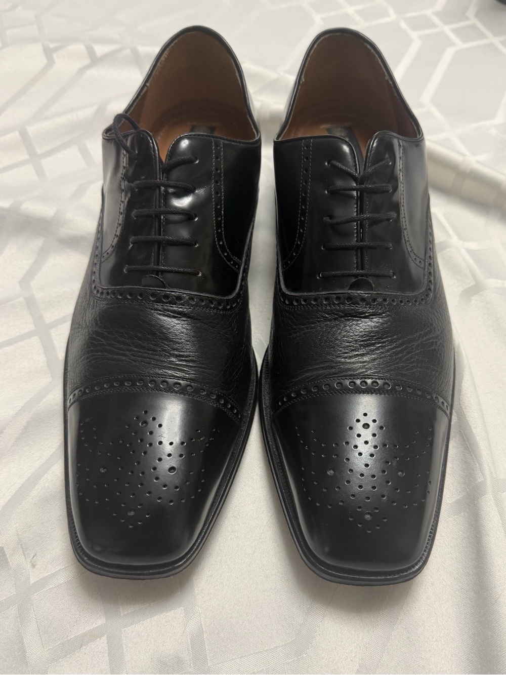Mezlan Black Leather Perforated Cap-Toe Derby Oxfords